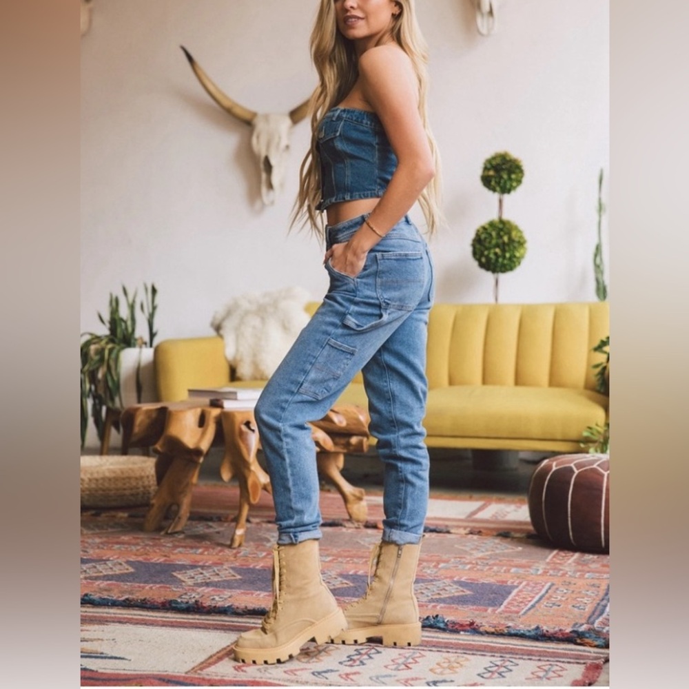 Sincerely Jules Mom carpenter cargo high rise skinny jeans.